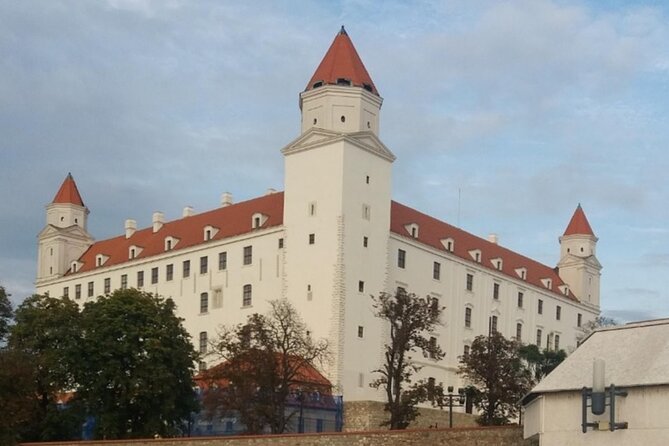 2H Private Tour with Jakub - Key highlights at a glance