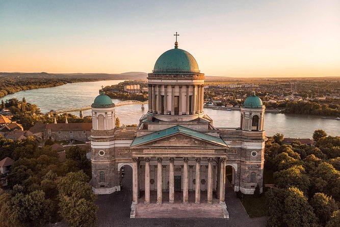 Bratislava-Budapest One-Way Sightseeing Transfer - Visegrád Castle and the Danube Bend Panoramas