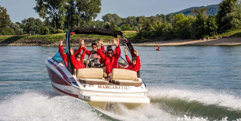Bratislava by a Private Speedboat - Day cruise vs evening cruise: adrenaline or atmosphere