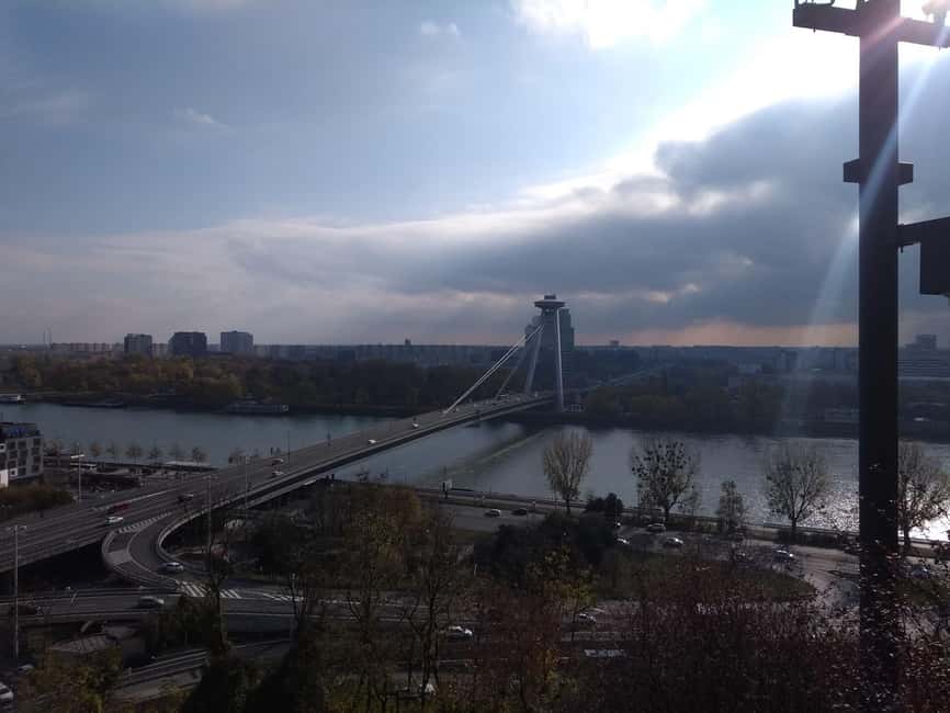 Bratislava: Old Town and Castle Walking Tour - Guides, Group Energy, and What to Expect from the Walk