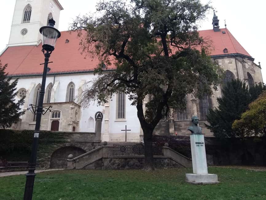 Bratislava: Old Town and Castle Walking Tour - Getting Started: Meeting Options and the Old Town Layout