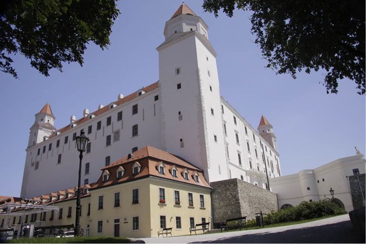 Bratislava Private Tour from Vienna - A 6-hour private Danube day trip, starting in your Vienna hotel