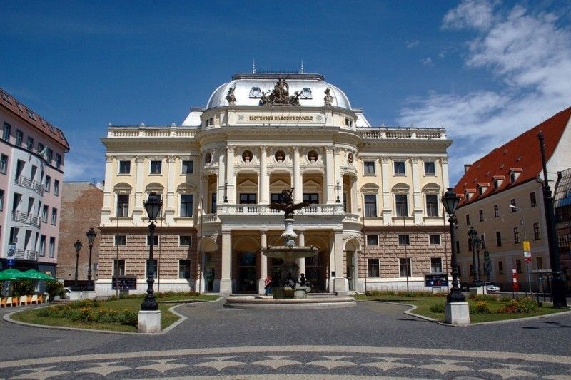 Bratislava Private Tour from Vienna - Bratislava Castle plateau: where the river views make sense