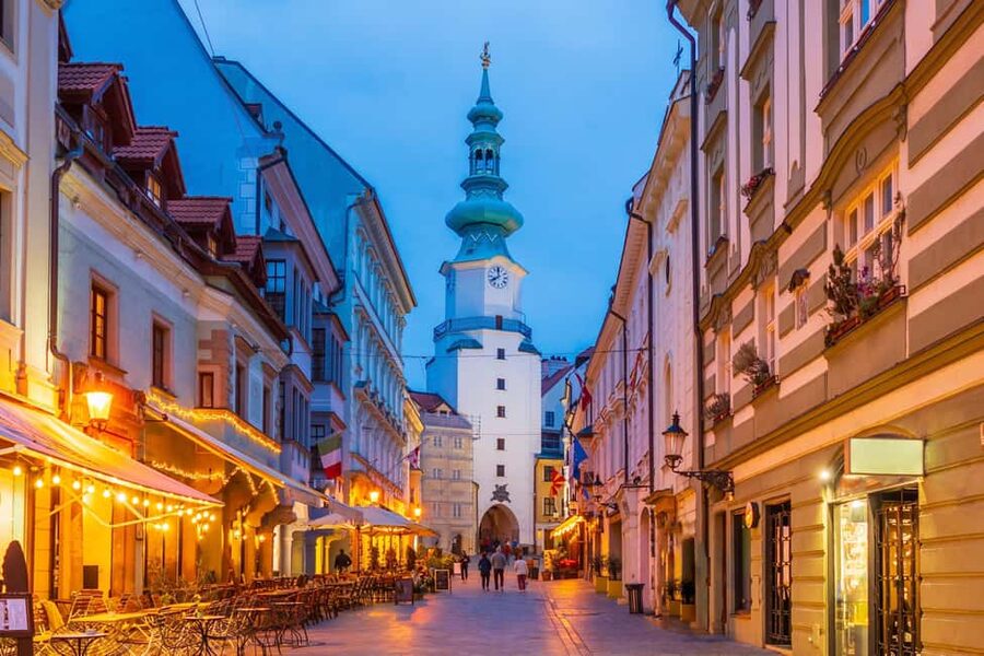 Bratislava: Slovakia Castle Photography Tour & Wine Tasting - Why This Bratislava Castle Photography Tour Feels Different