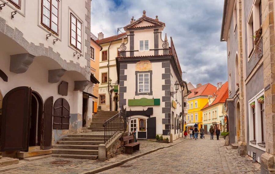 Bratislava: Slovakia Castle Photography Tour & Wine Tasting - Bojnice Castle Finale: Pastel Towers, Courtyards, and Garden Light