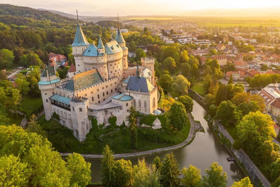 Bratislava: Slovakia Castle Photography Tour & Wine Tasting - Who This Tour Suits Best