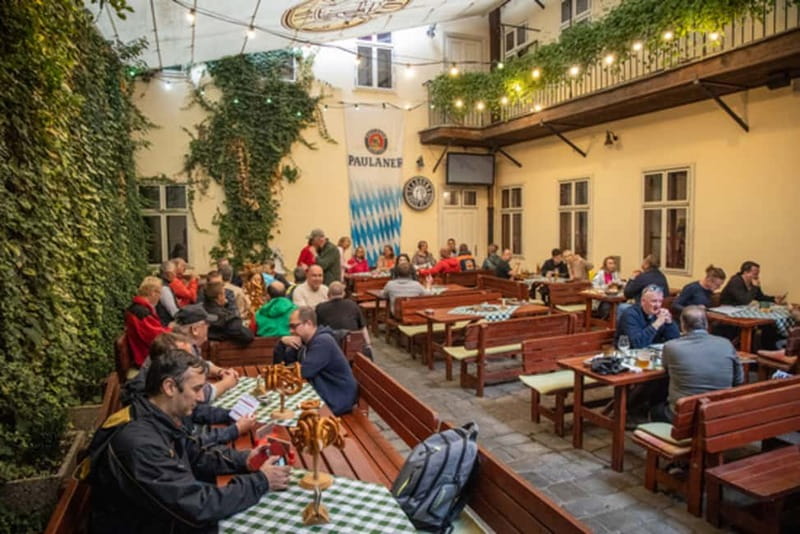 Bratislava: Tasting Experience at House of Beer - Snack pairing: pretzel versus ham or cheese