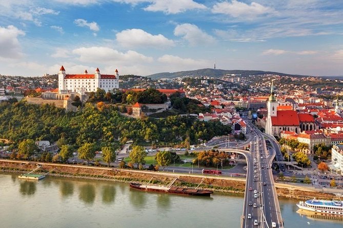 Bratislava walk tour with bonuses and castle 3€ + Tip, kids free - Tips to make this walk tour easier on you