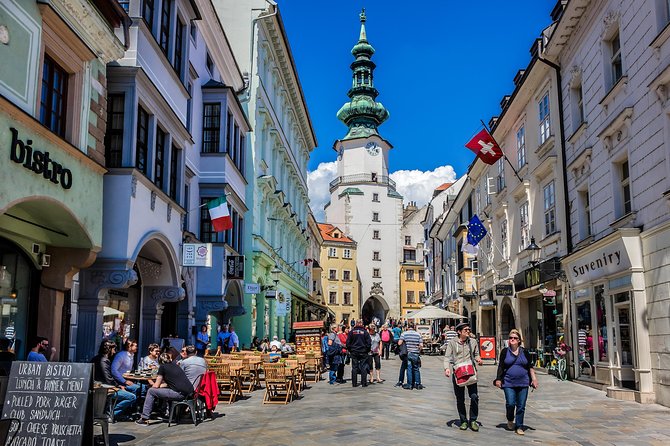 Bratislava walk tour with bonuses and castle 3€ + Tip, kids free - Bratislava Castle from two gates: the fastest view of the whole city