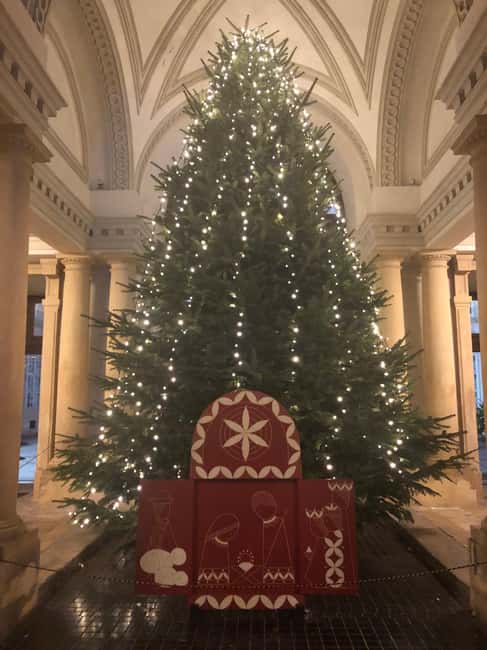 Bratislava: Winter Walk with Primate’s Palace & Local Treats - Primate’s Palace: why the Mirror Hall is more than a photo stop