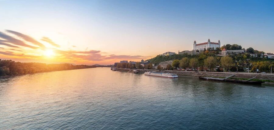 Day trips from Vienna: Bratislava and Budapest with Guide - Key Things That Make This Tour Worth Your Time