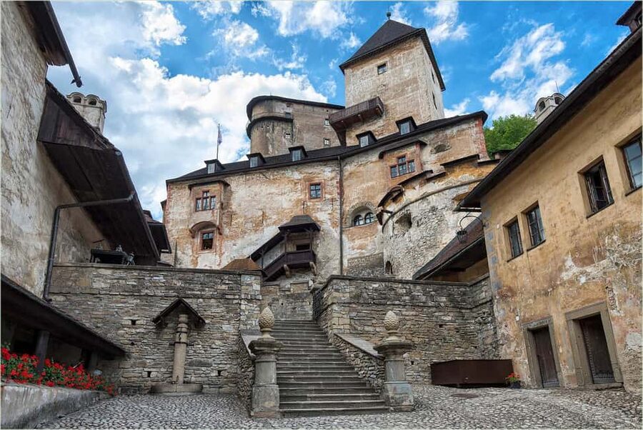 From Bratislava: Dracula Nosferatu - Orava Castle Day Tour - Nature on the route: mountains that shape the whole day