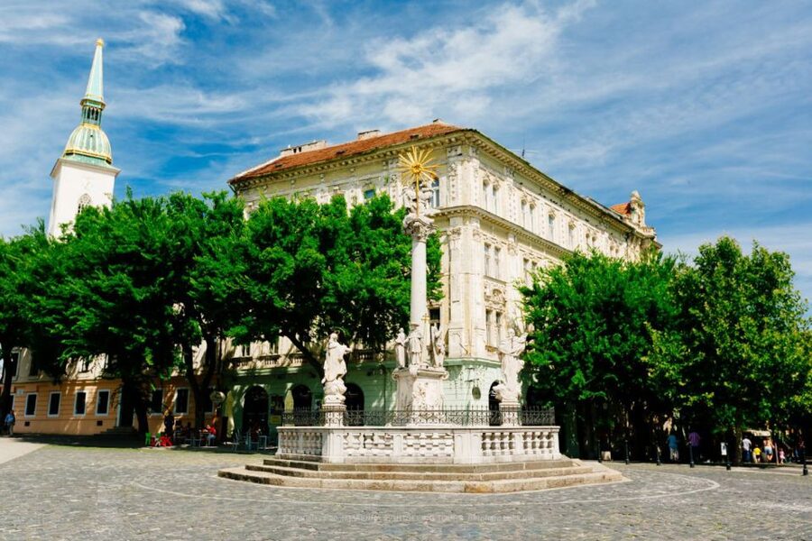 From Vienna: Guided Tour to Bratislava with Speed Boat Ride - Six hours of free time: eat, shop, and choose your next view