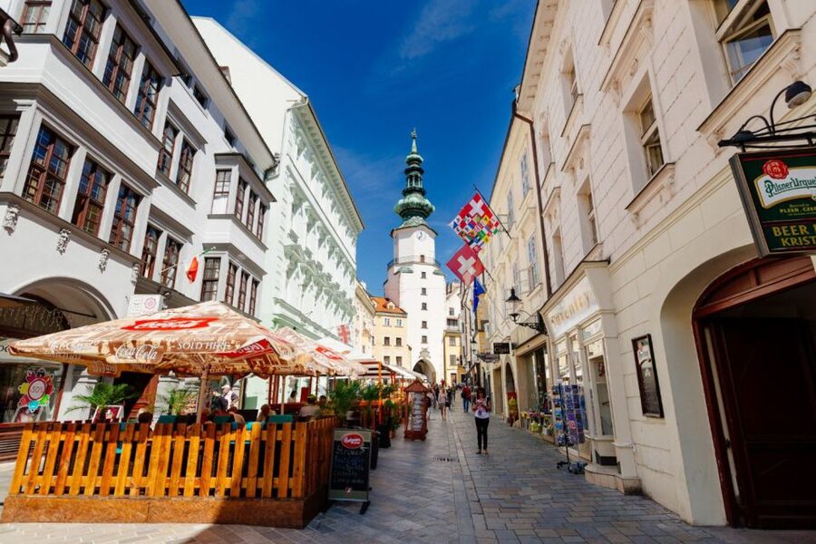 From Vienna: Guided Tour to Bratislava with Speed Boat Ride - Who this tour suits best, and who should rethink it