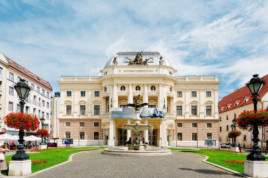 From Vienna: Guided Tour to Bratislava with Speed Boat Ride - Should you book this Vienna to Bratislava day trip?