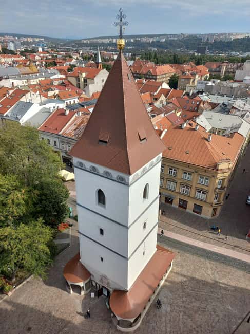 Košice: Guided Walking Tour - Getting Oriented at Erb Mesta Košice and the 90-Minute Pace