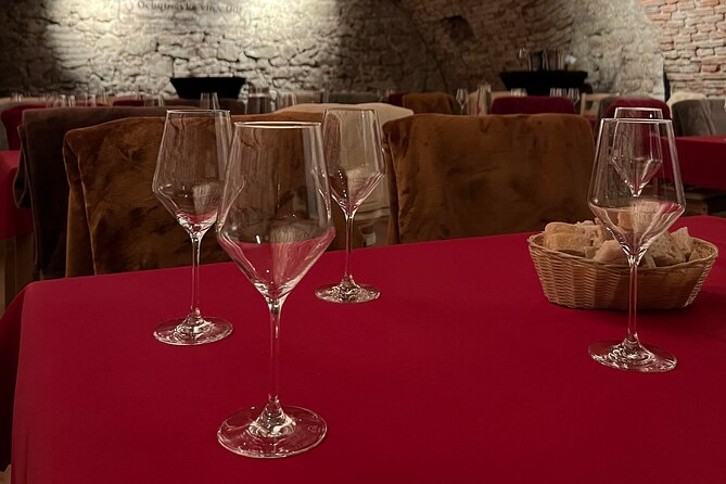 Wine Tasting IN THE DARK! - Location and meeting point: make it easy to start on time